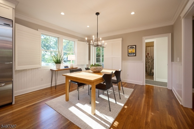 Eat in Kitchen Dining Area