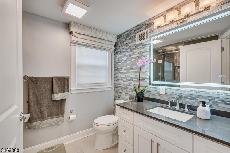1st Floor Bath