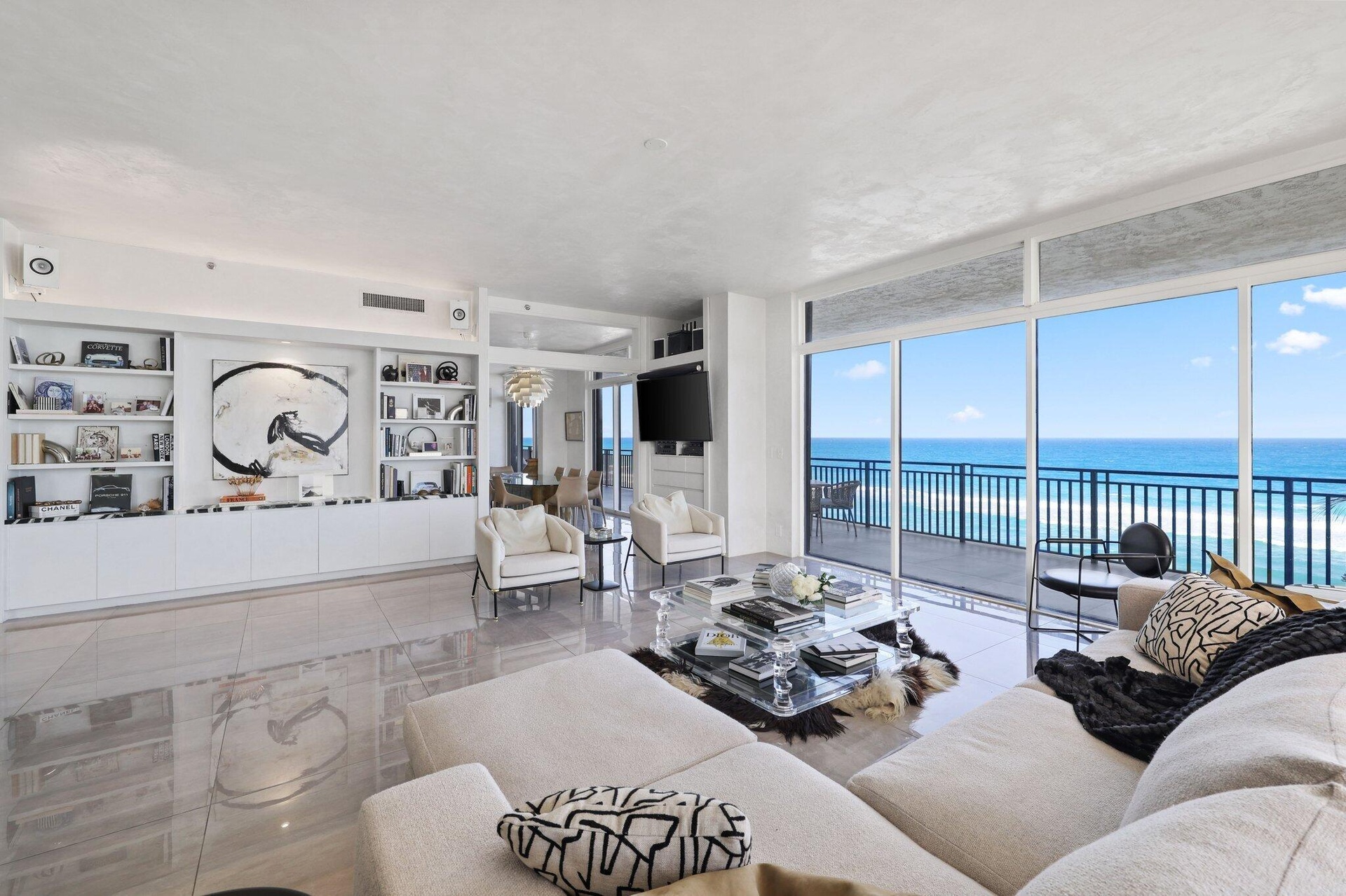 Expansive Sitting Area