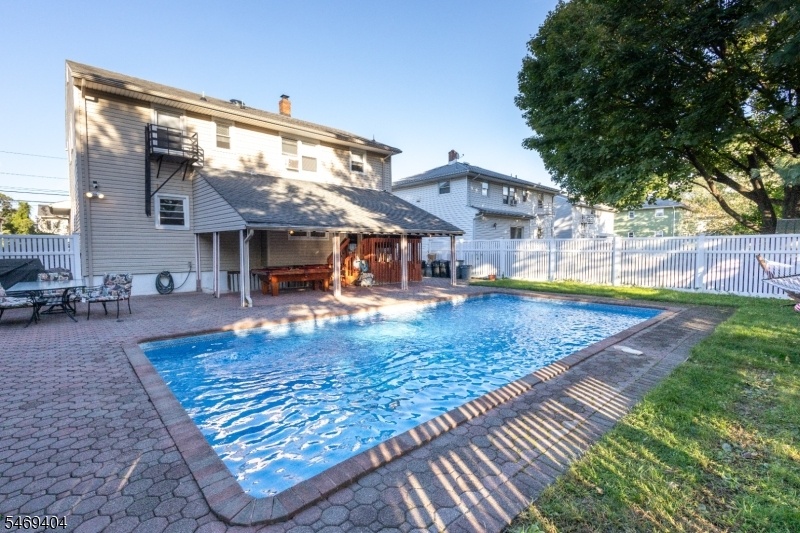 Inground swimming pool