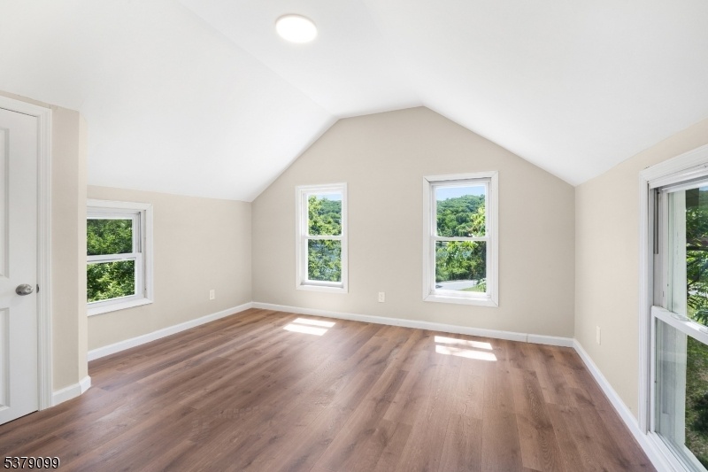 UL Bedroom 2 - Lake Views