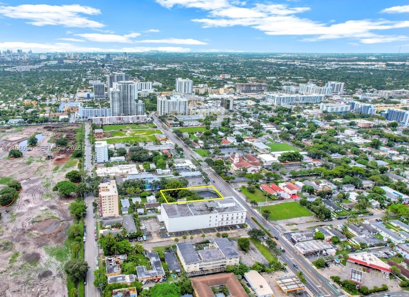 Aerial view of urban land parcel with mature trees and proximity to metropolitan infrastructure