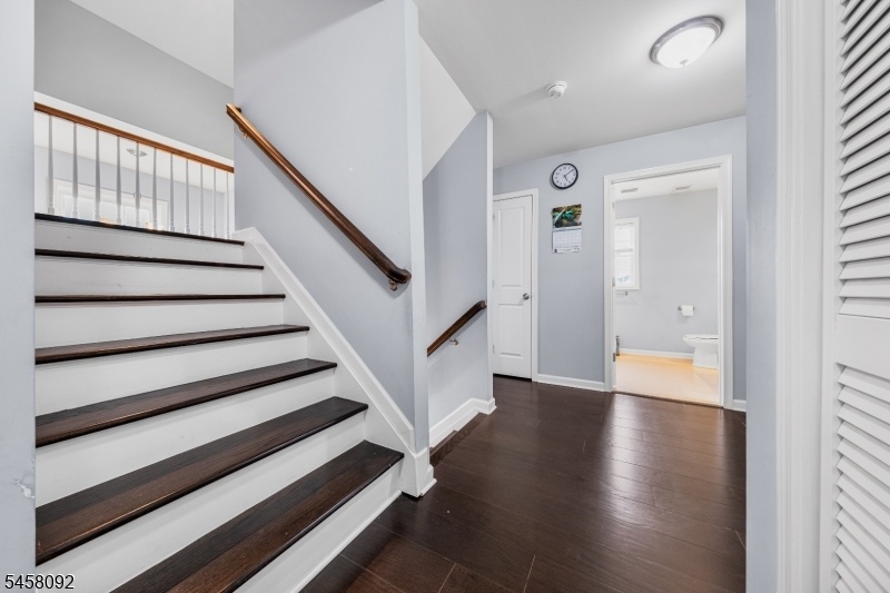 Hallway/ Foyer
