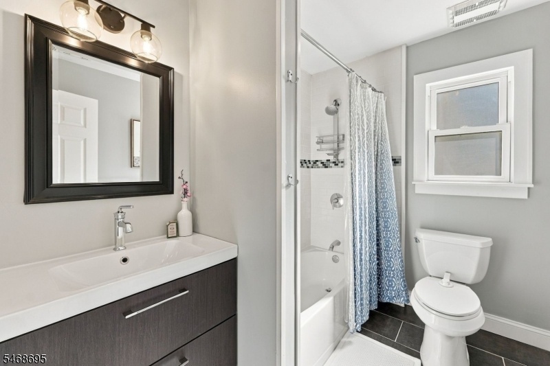 2nd floor Full Bath
