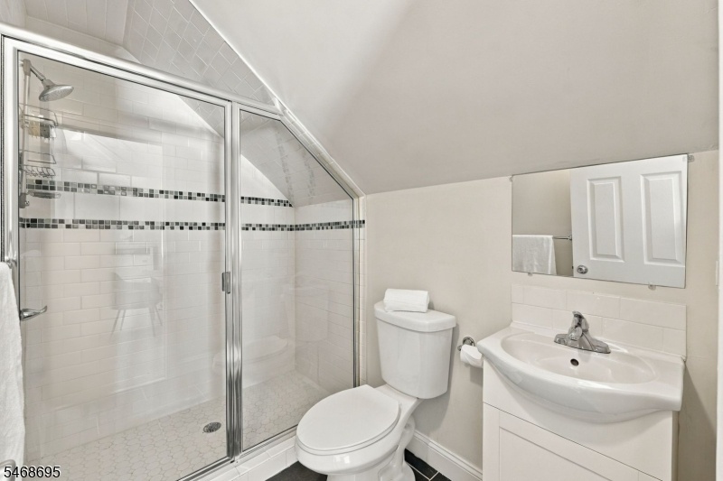 Primary ensuite, 3rd Fl