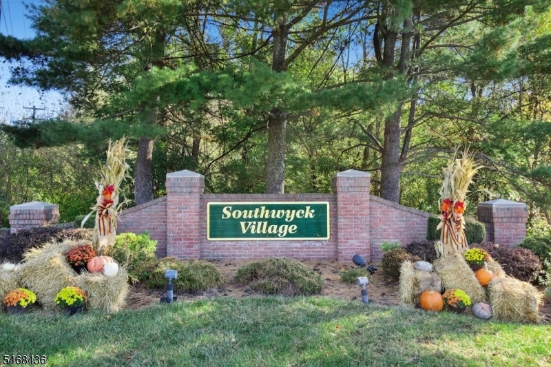 Southwyck Village Entrance