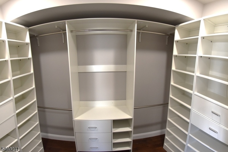 Walking Closet