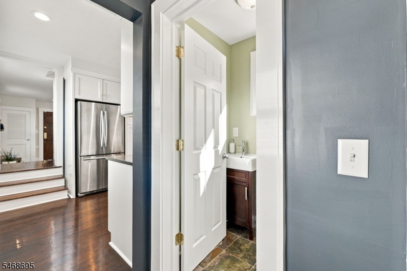 Powder room/ into kitchen