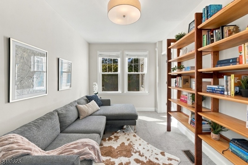 Den, Maplewood Room