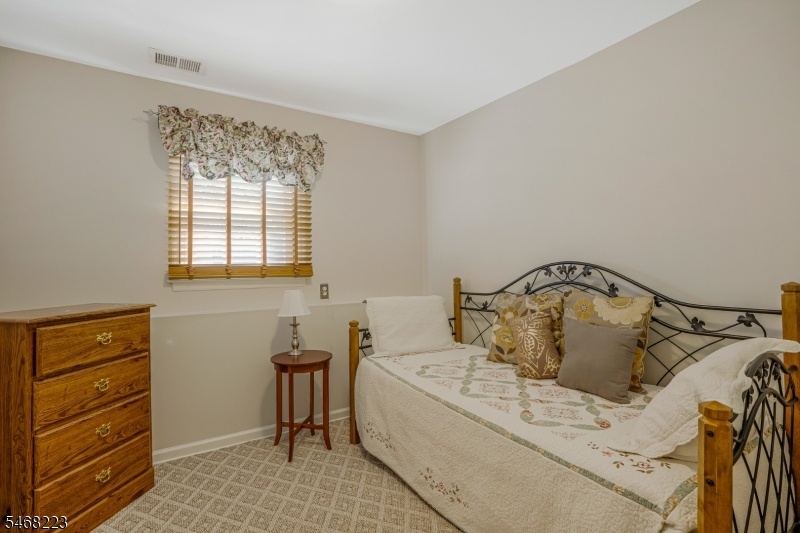 6th bedroom/den