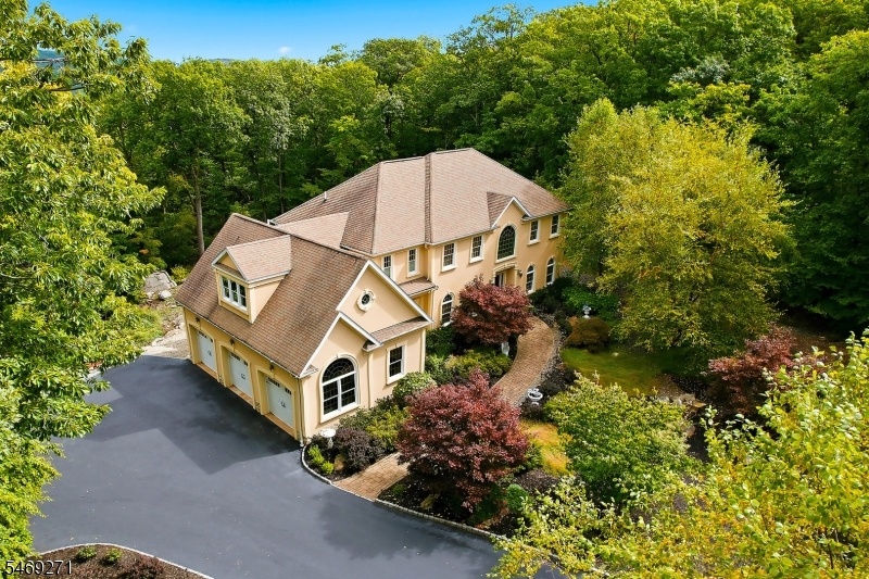 Welcome to 21 Pine Hill Road