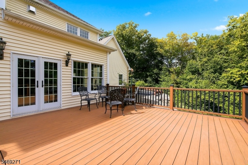 Expansive Deck
