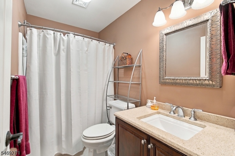 Ensuite Full Bath Bedroom #2