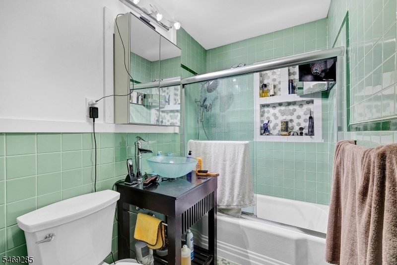 2nd Full Bathroom