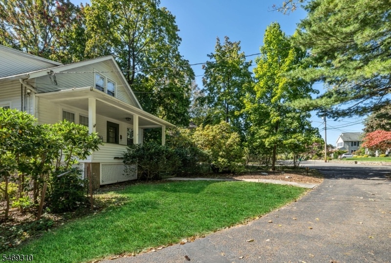 Private Front Yard