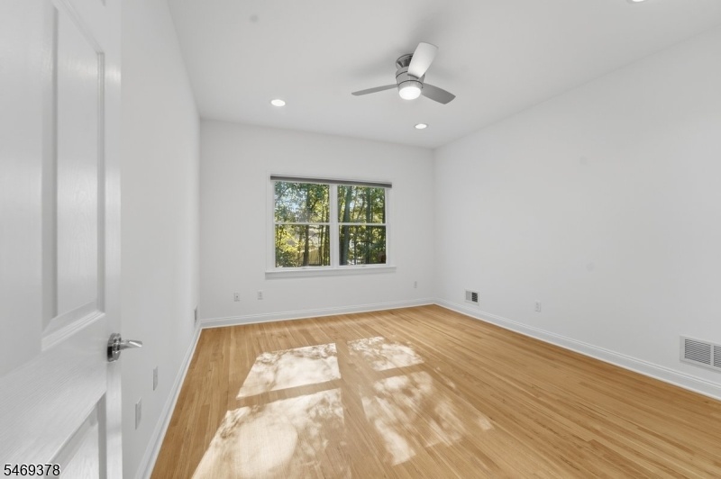 Bedroom 3- in  law suite