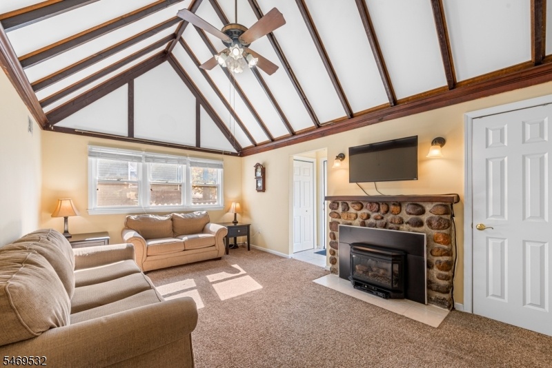 62 Lake Shore Lake Hiawatha