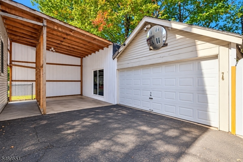 Carport/ Garage