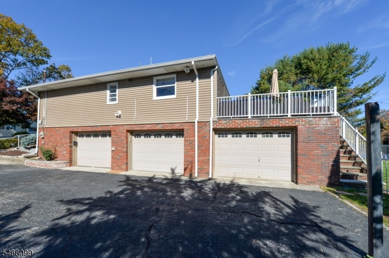 Driveway/Garage