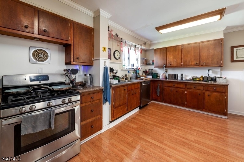 1st. floor Eat in kitchen