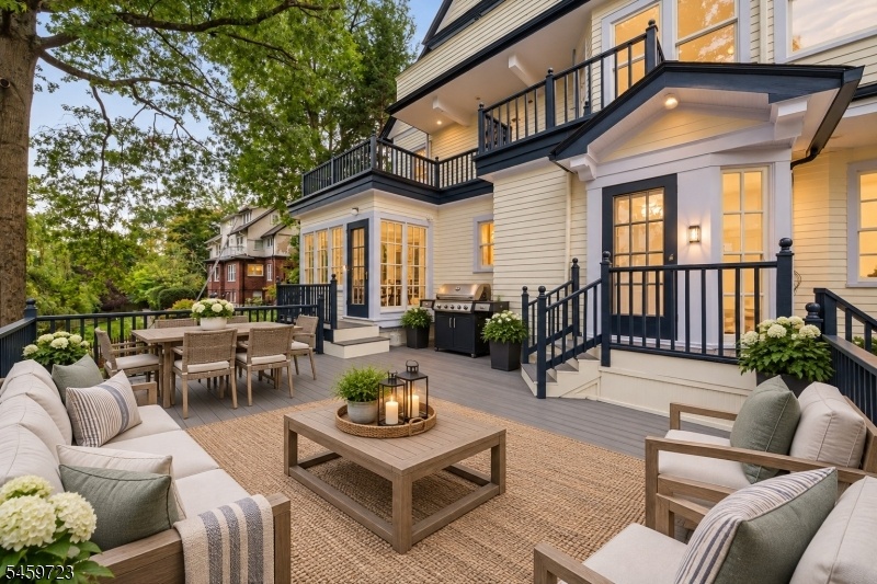 Virtually Staged Lower Deck