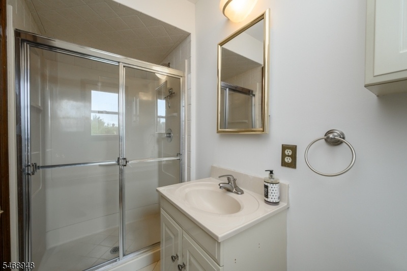 Primary Bahroom