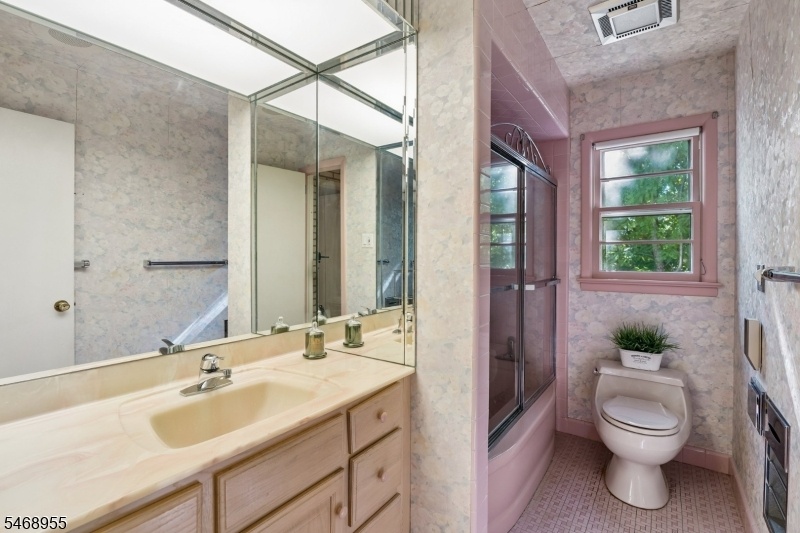 Main bathroom
