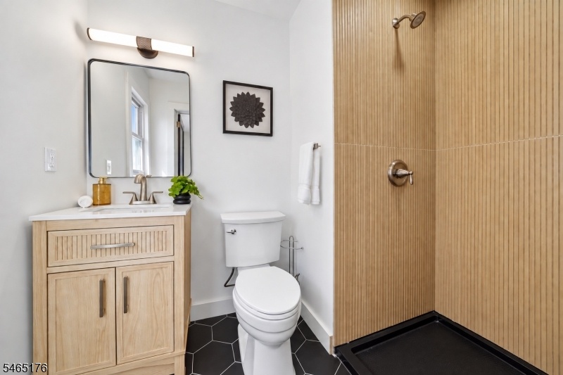 Primary en-suite