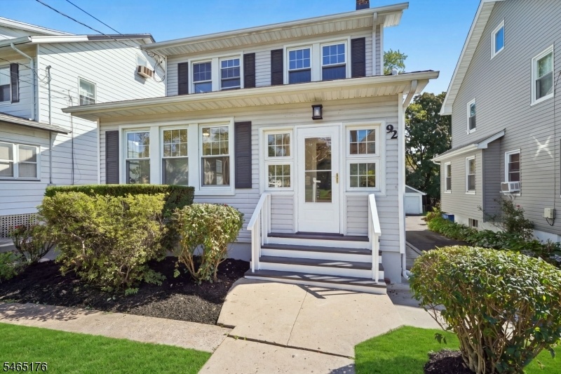 Inviting curb appeal!