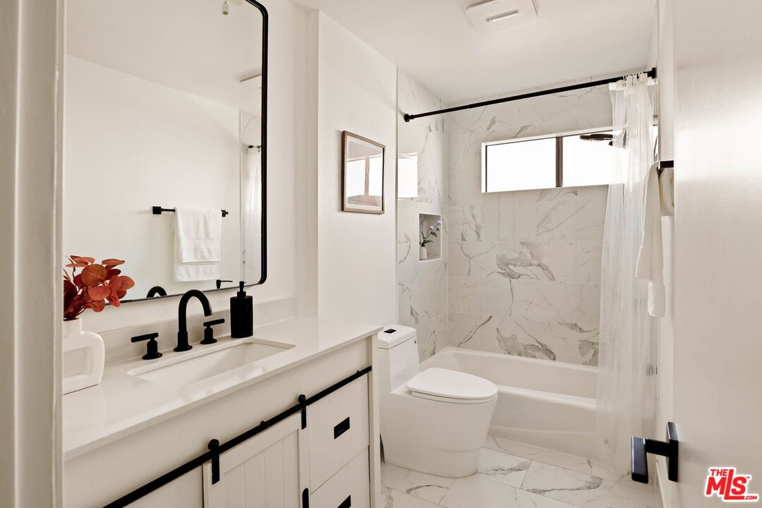 2nd Bathroom