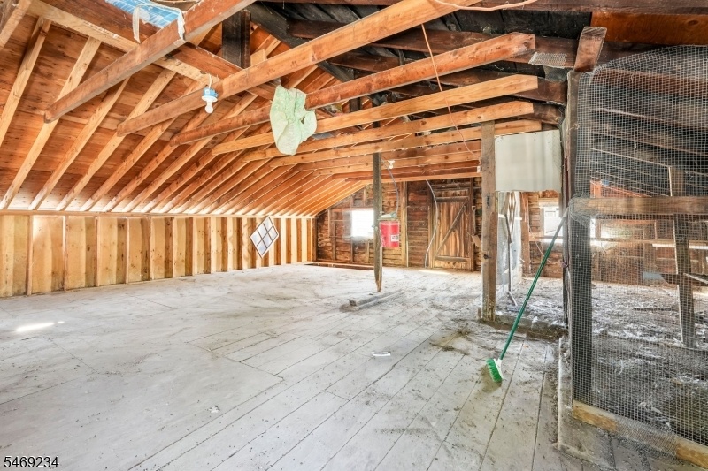 Garage 2nd floor