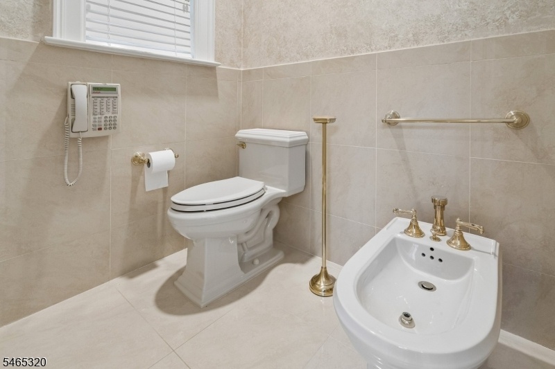 Primary Ensuite Toilet & Bidet