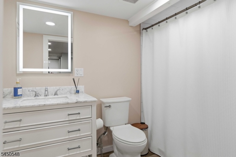Basement full bathroom