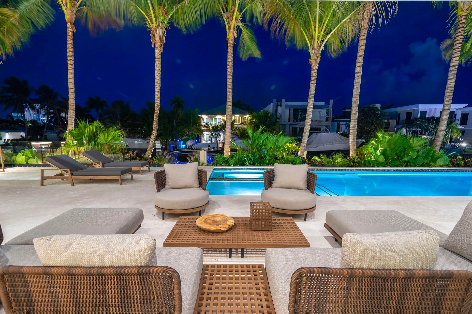 Pool deck dining