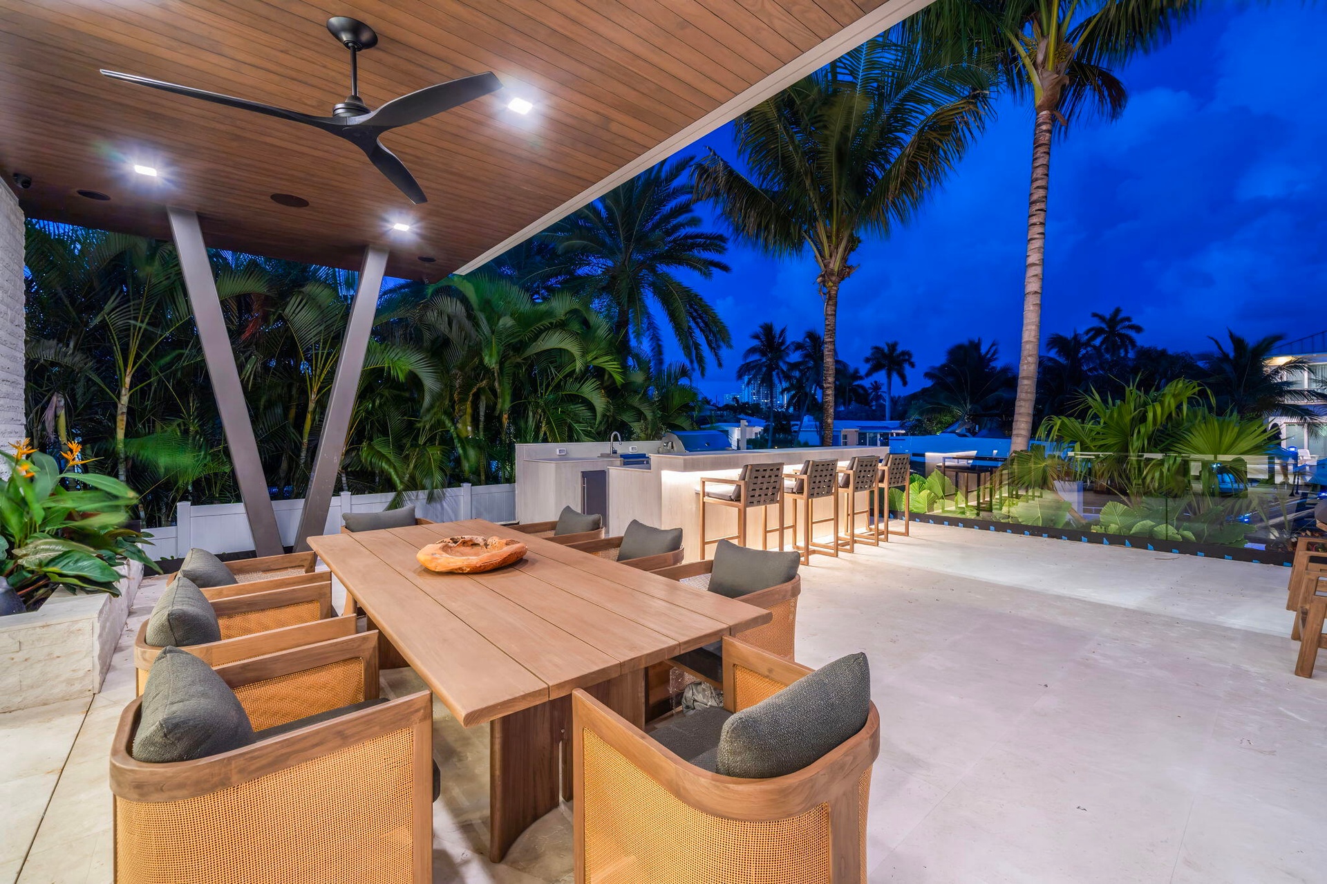 Pool deck dining