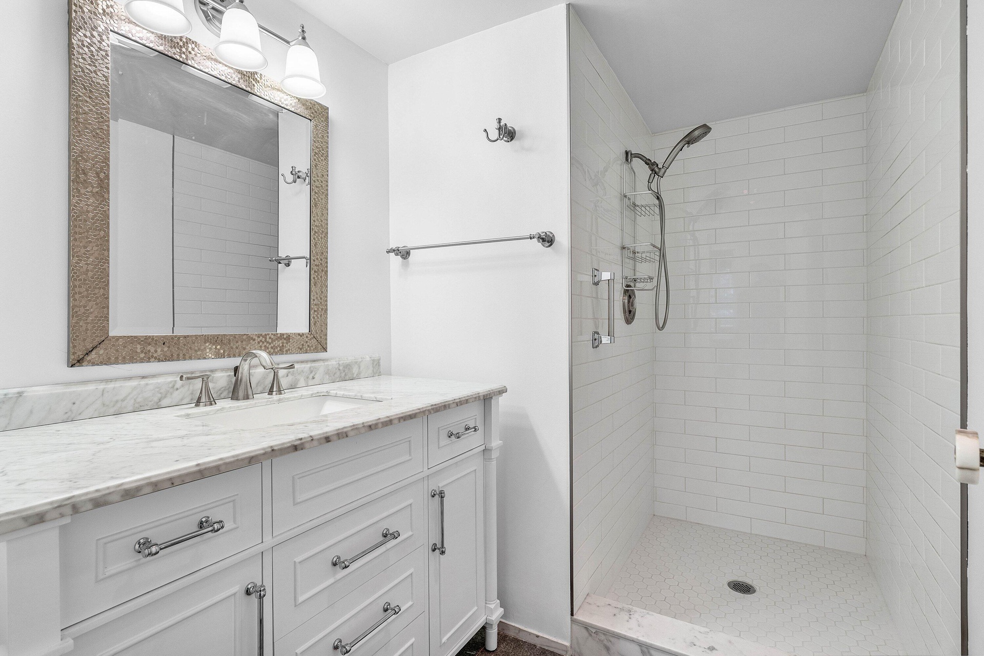 2nd Bathroom/shower