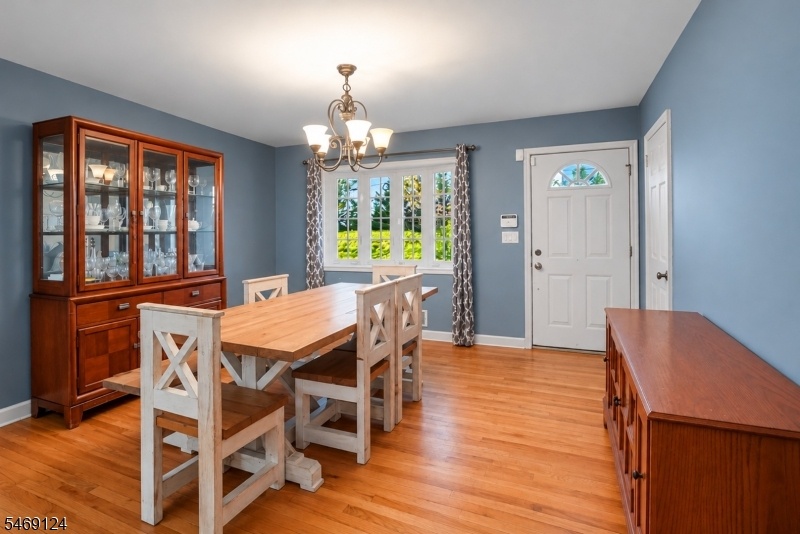 Livingroom/ Dinning Room