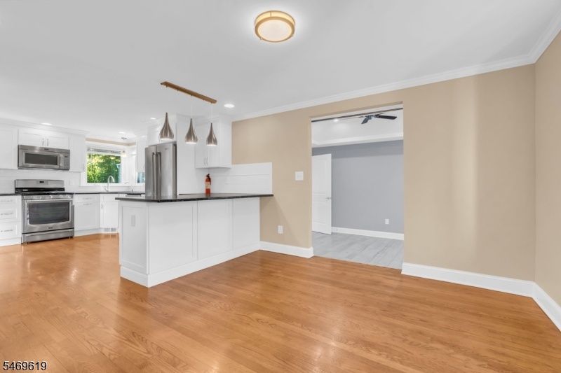 eat in kitchen