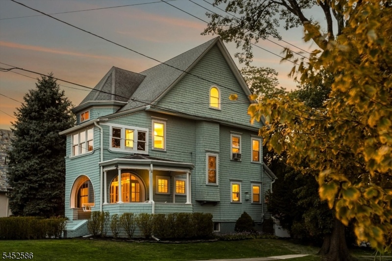Front Exterior / Twilight