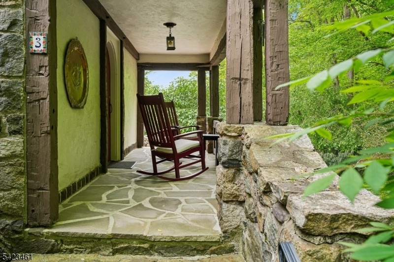 covered side porch