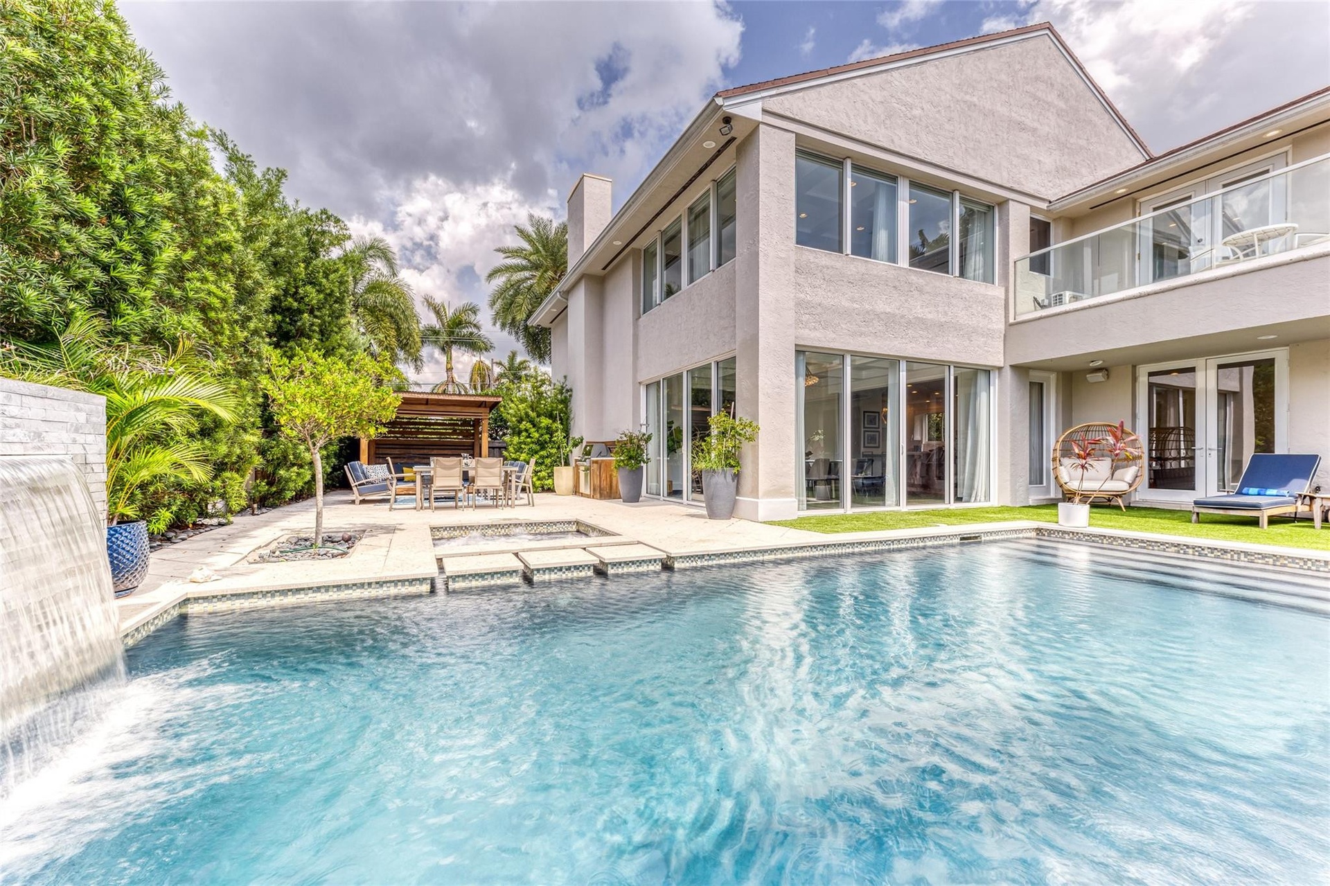 Heated Pool Separate SpaOutdoor Dining, BBQ Kitchen & Fire Pit