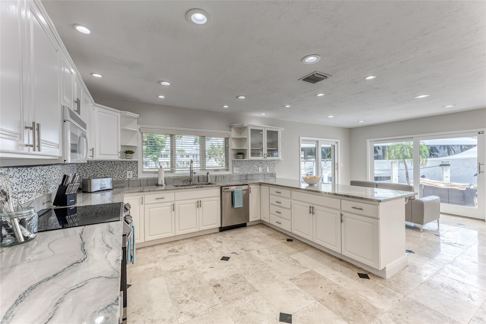 Open Kitchen with Keurig (Regular Drip & Pods)