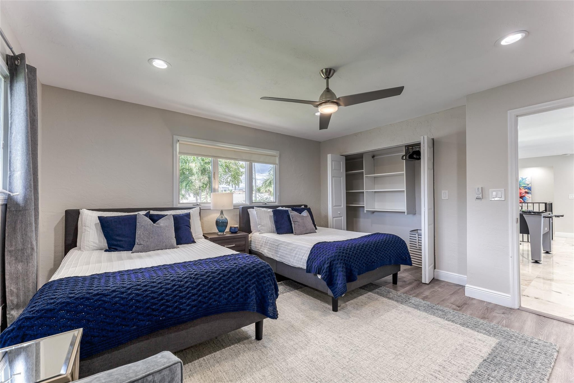 BEDROOM #3 Two Queen Size Beds En Suite Bathroom Smart TV