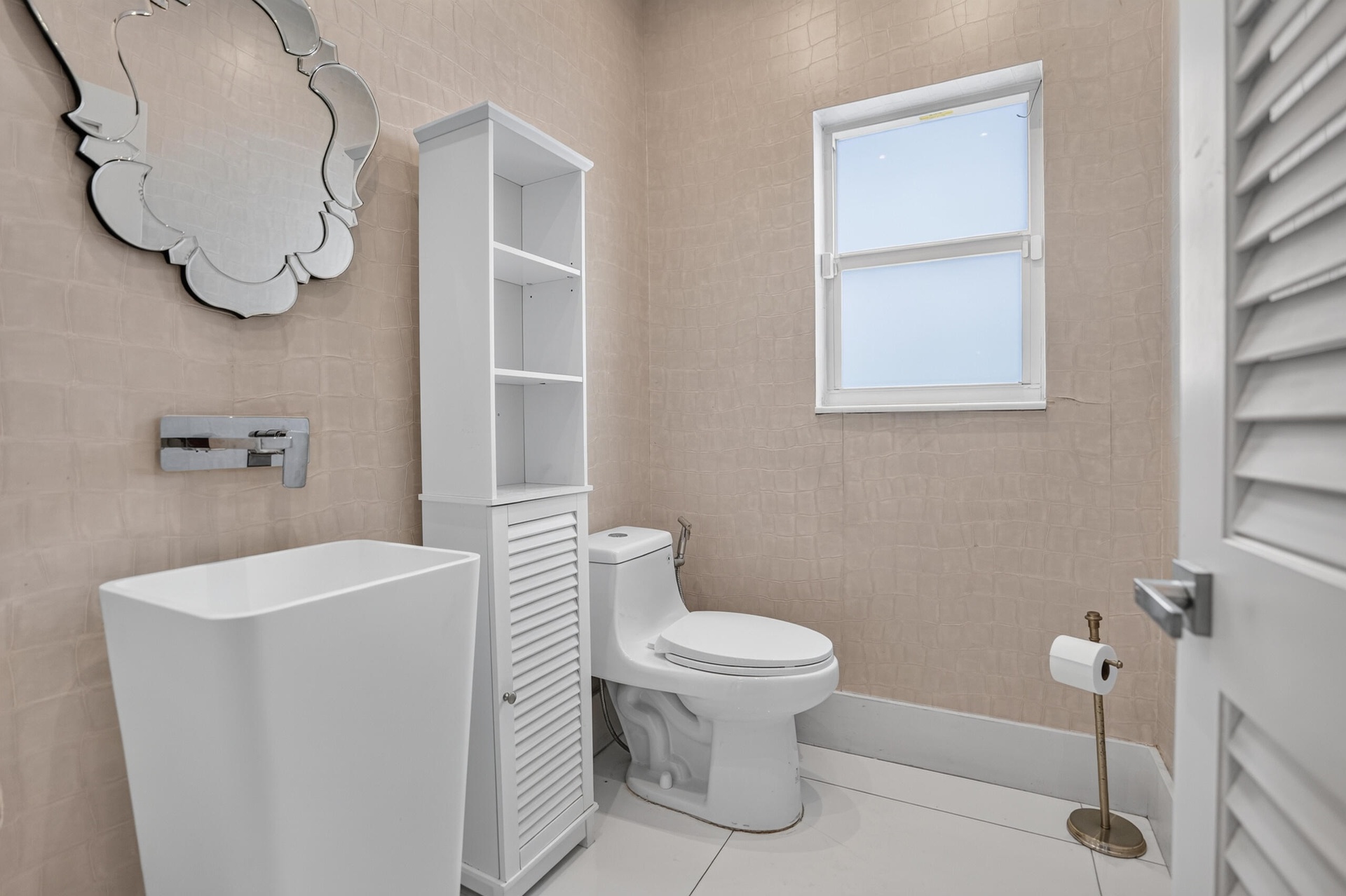 1/2 BATHROOM BETWEEN THE GARAGE AND LAUNDRY ROOM
