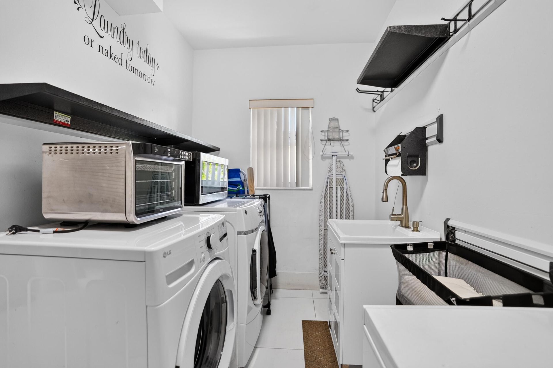 LAUNDRY ROOM