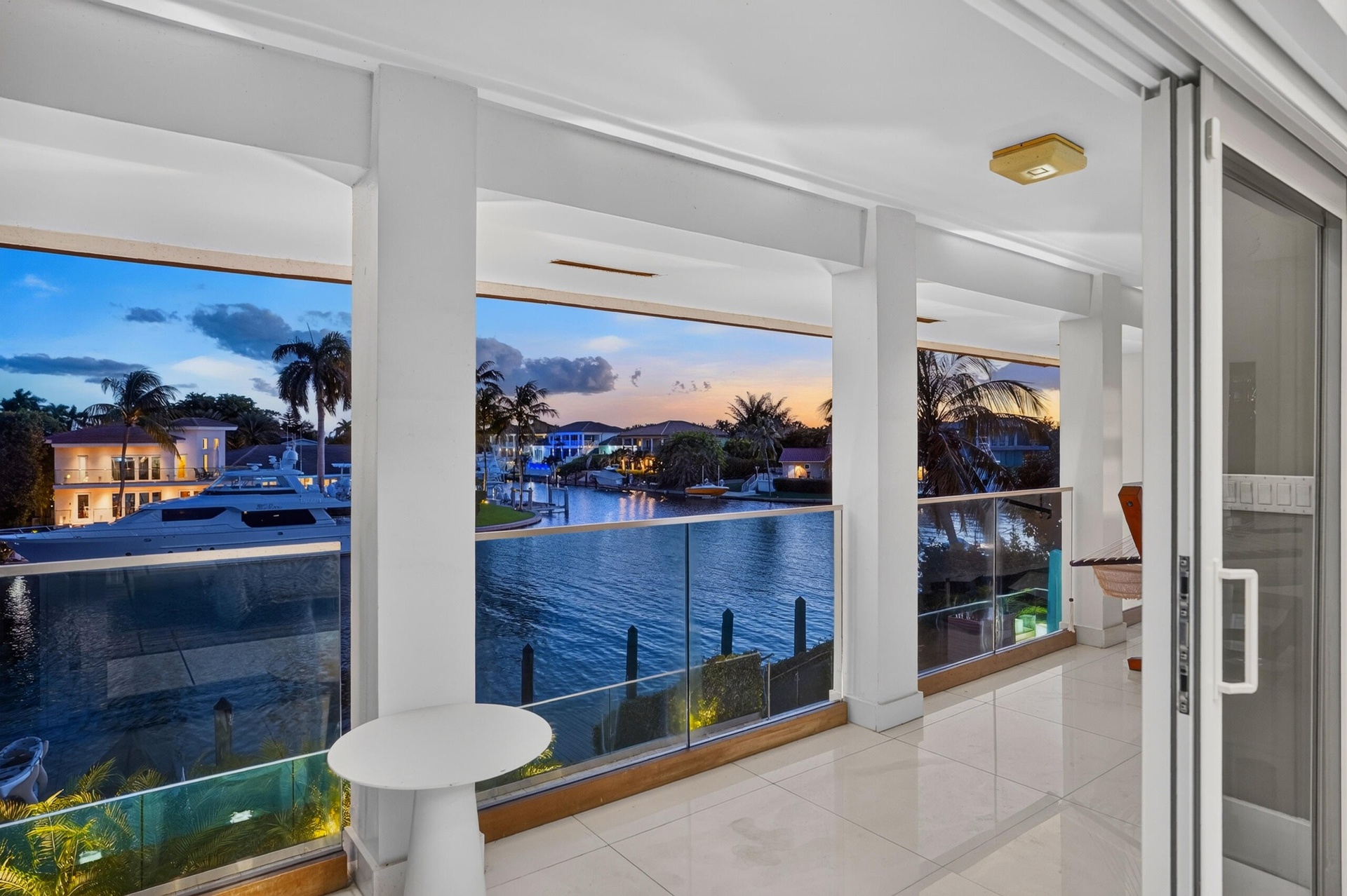 MASTER BEDROOM SLIDING DOOR TO BALCONY