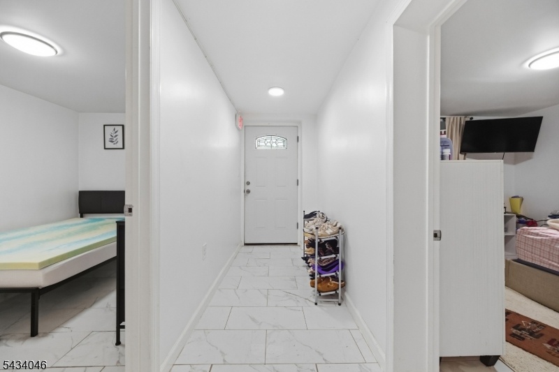 BONUS UNIT BEDROOMS/ENTRANCE