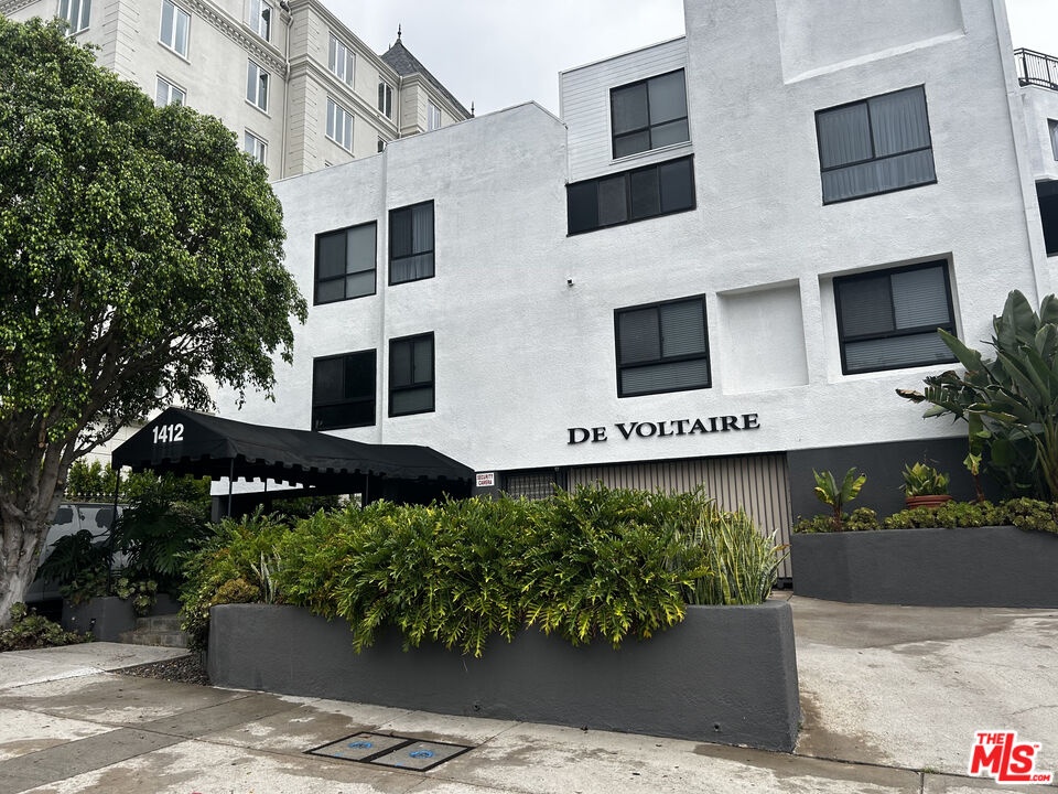 Charming Boutique Building