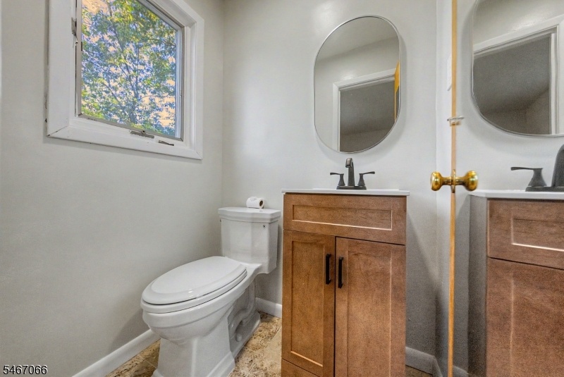 1/2 Bathroom