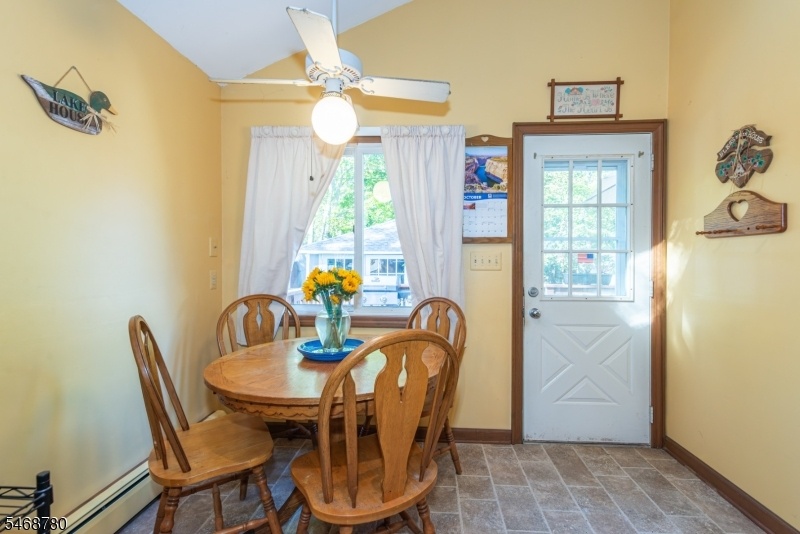 Eat-In Kitchen
